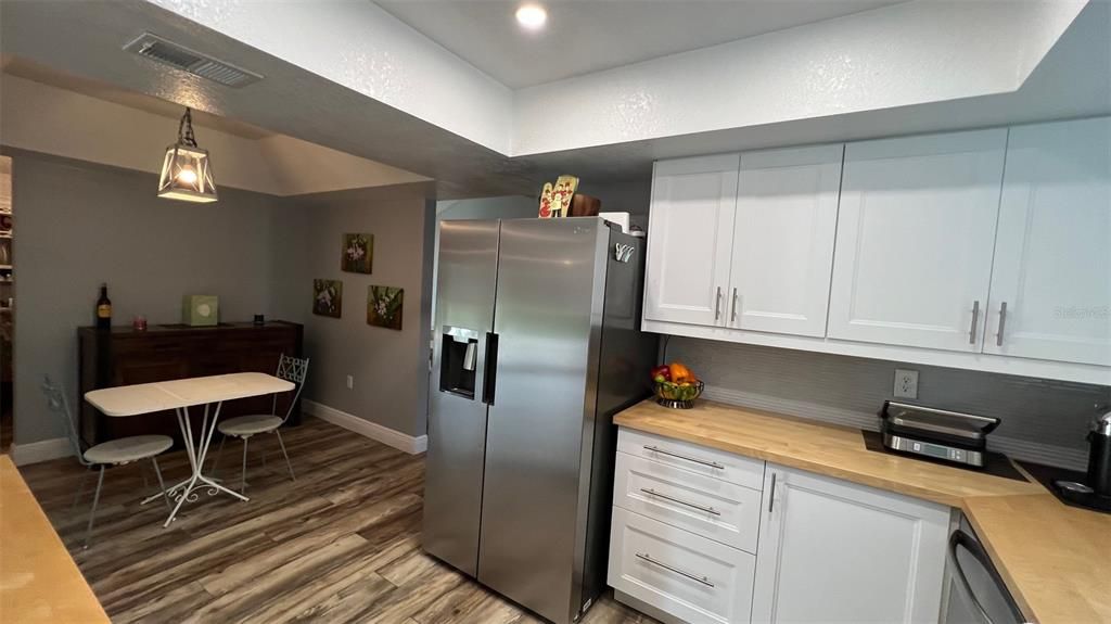 Dining room, Interior, Kitchen, Pendant Lights, Recessed Lighting, Wood Texture Flooring