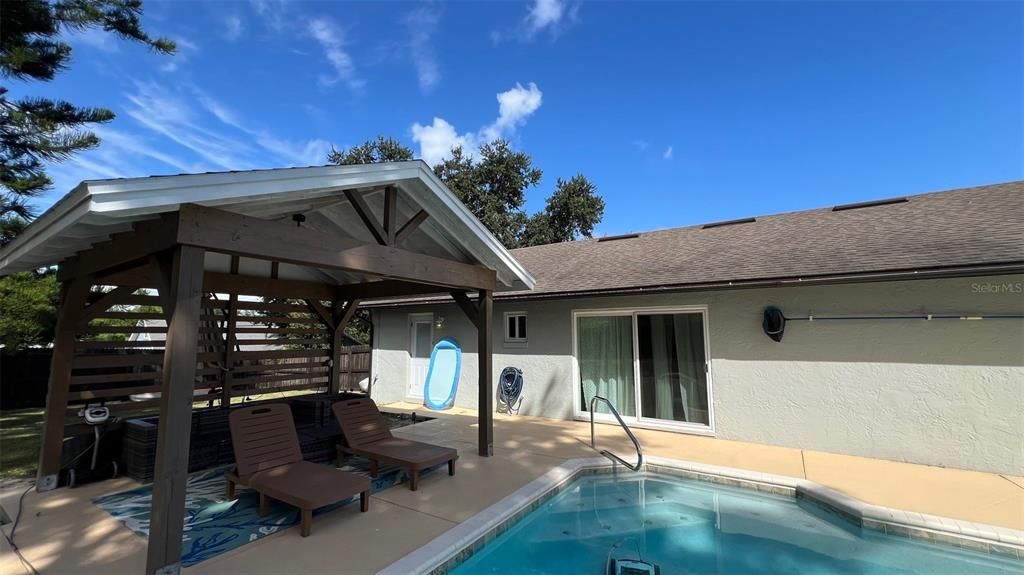 Exterior, Pool