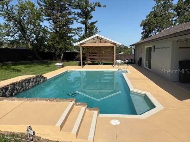 Exterior, Pool
