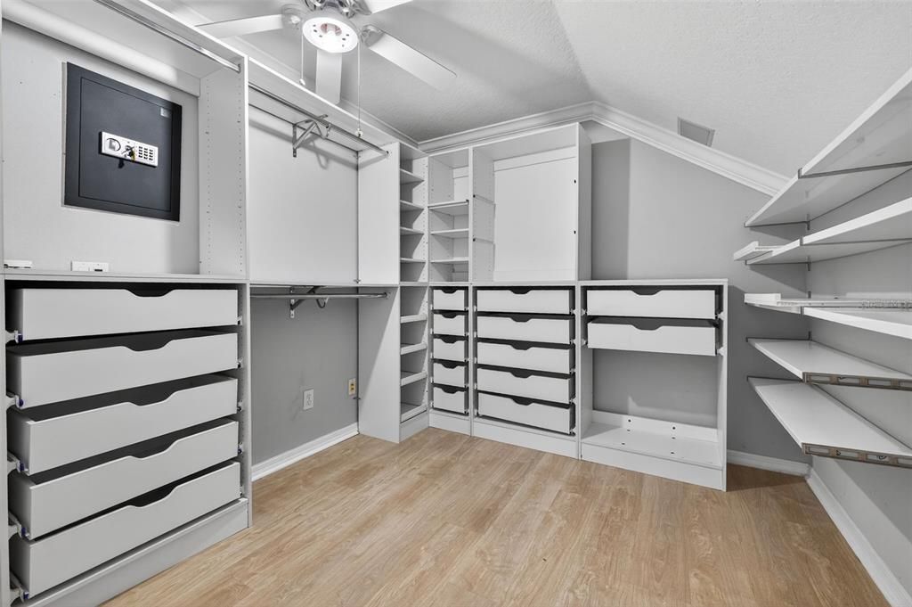 Interior, Walk-in Closets, Wood Texture Flooring