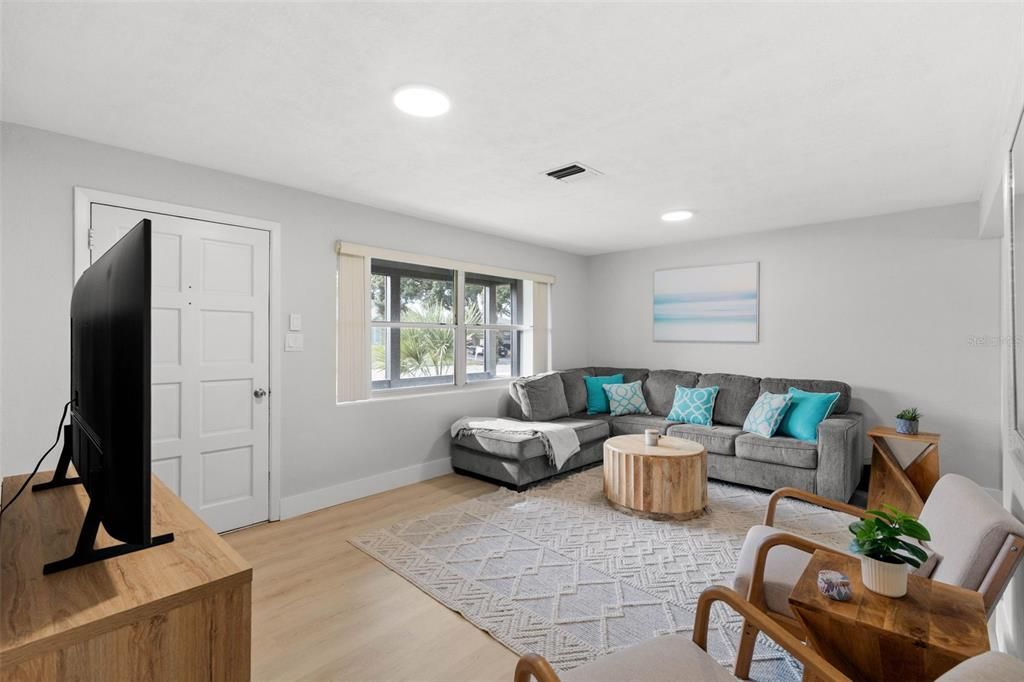 Interior, Living room, Recessed Lighting, Wood Texture Flooring