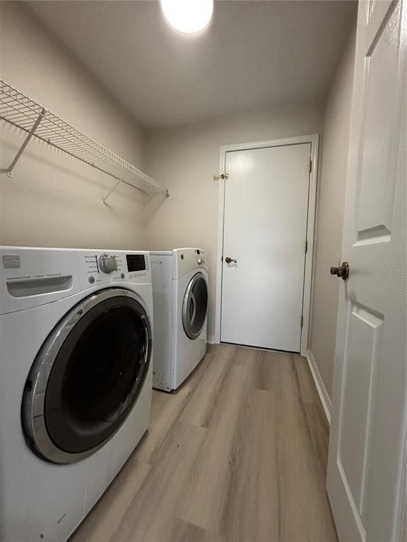 Interior, Recessed Lighting, Washer, Wood Texture Flooring