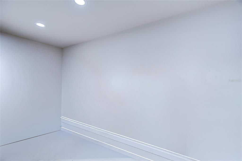Empty room, Interior, Recessed Lighting