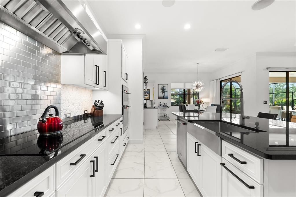 Chandelier, Dining room, Interior, Kitchen, Marble, Recessed Lighting, Stainless Steel Appliances