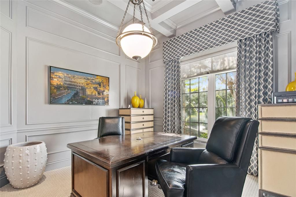 Home Office, Interior