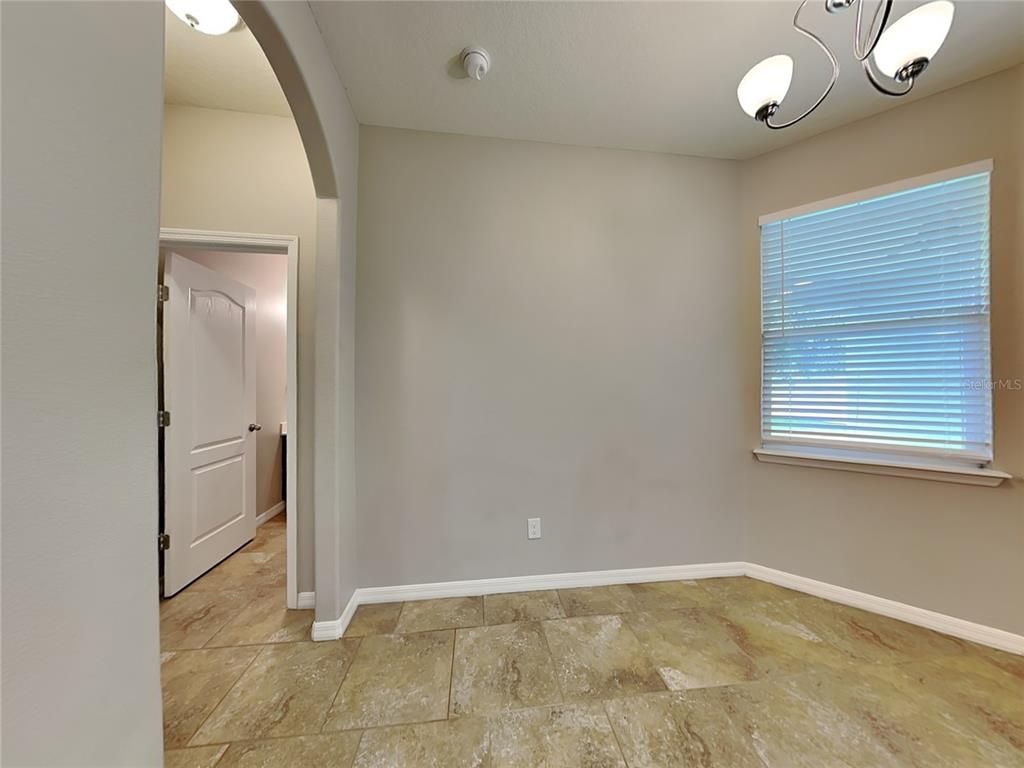 Empty room, Interior