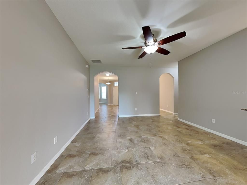 Empty room, Interior