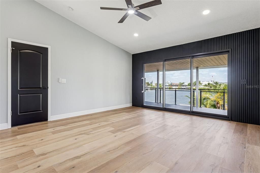 Empty room, Interior, Recessed Lighting, Water, Wood Texture Flooring