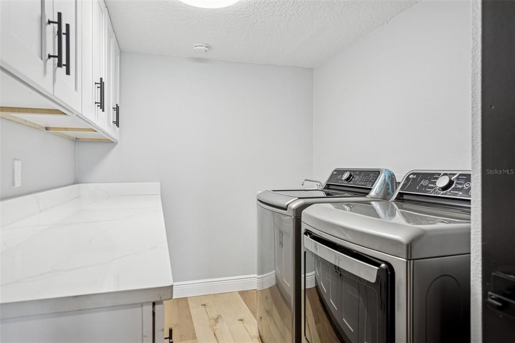 Interior, Washer, Wood Texture Flooring