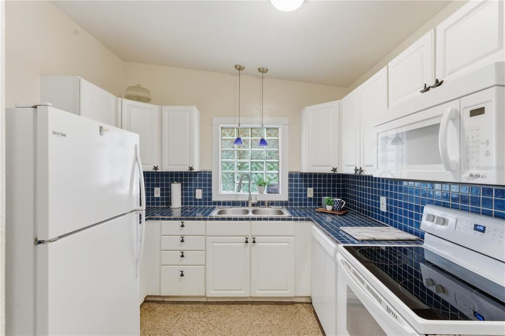 Interior, Kitchen, Pendant Lights, Tile Countertops
