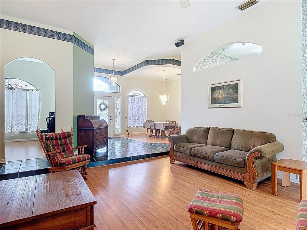 Chandelier, Dining room, Interior, Living room, Pendant Lights, Wood Texture Flooring