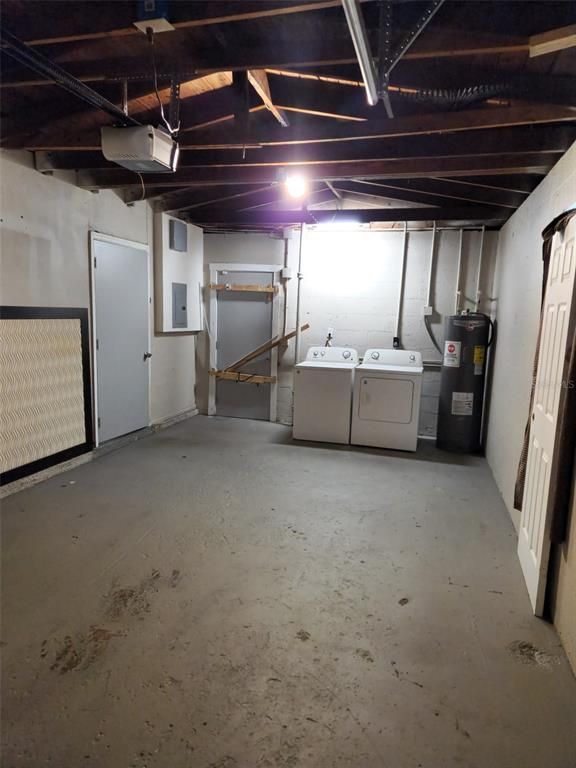 Interior, Washer, Wooden Beams