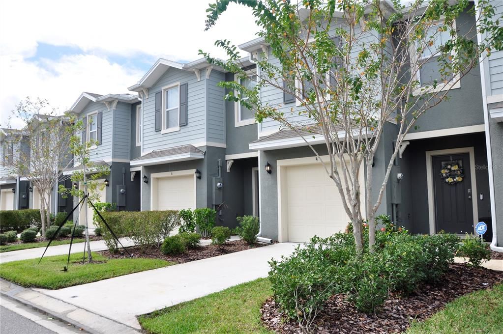 Attached, Exterior, Facade, American Craftsman
