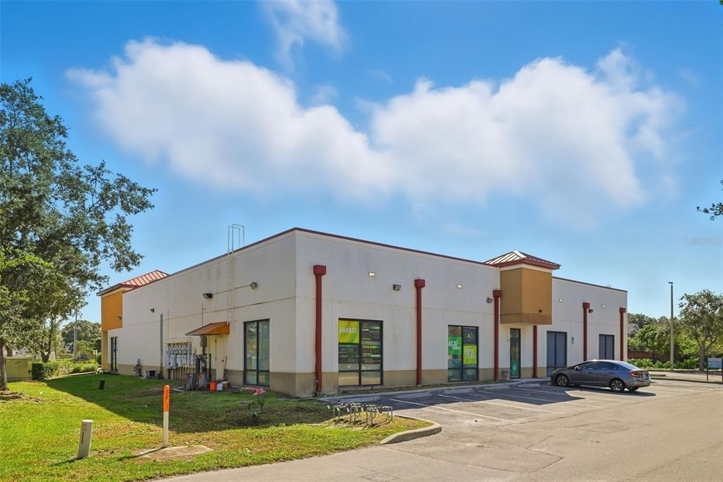 Backyard, Exterior, Facade, Modern