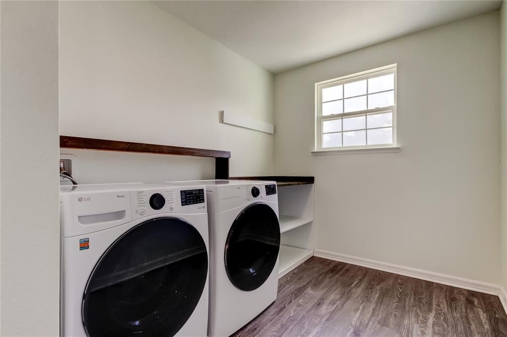Interior, Washer, Wood Texture Flooring