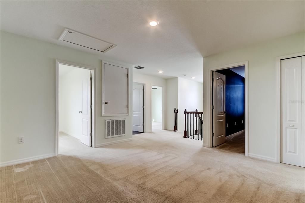 Empty room, Interior, Recessed Lighting