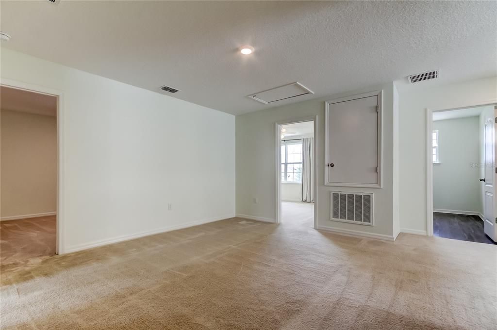 Empty room, Interior, Recessed Lighting