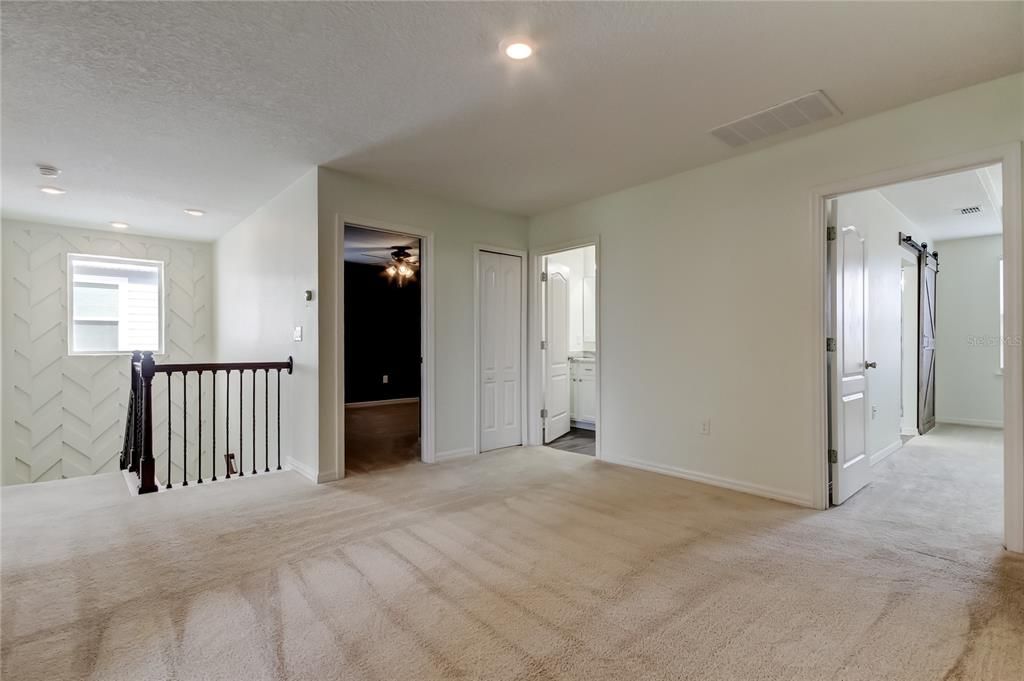 Empty room, Interior, Recessed Lighting
