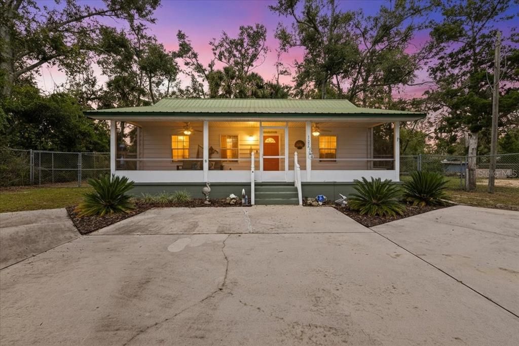 Backyard, Exterior, Facade, Ranch