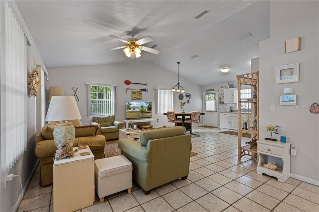 Dining room, Interior, Living room, Pendant Lights