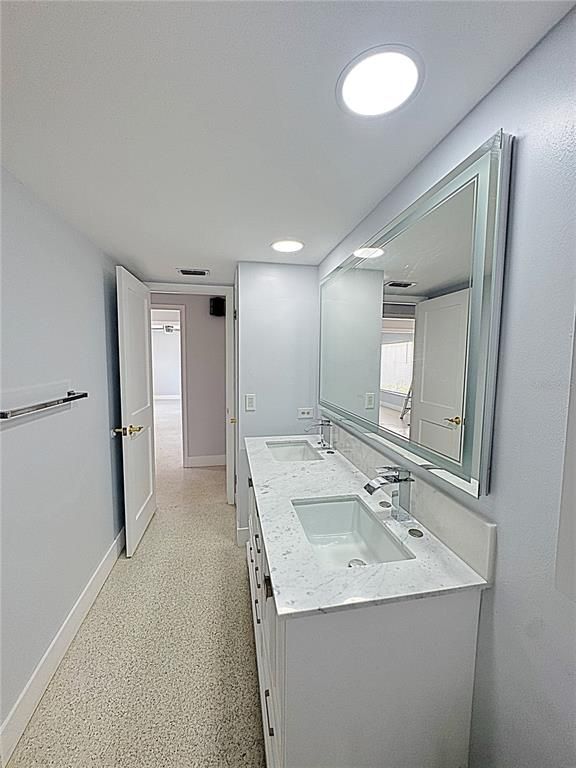 Bathroom, Dual Sink Vanities, Interior, Recessed Lighting