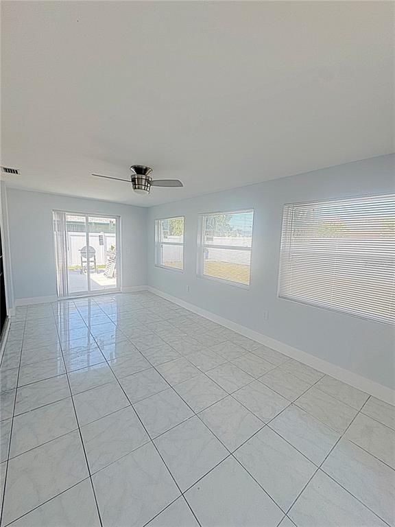 Empty room, Interior