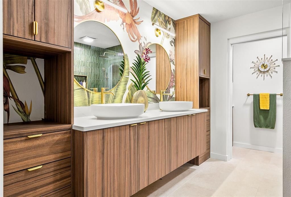 Bathroom, Dual Sink Vanities, Interior