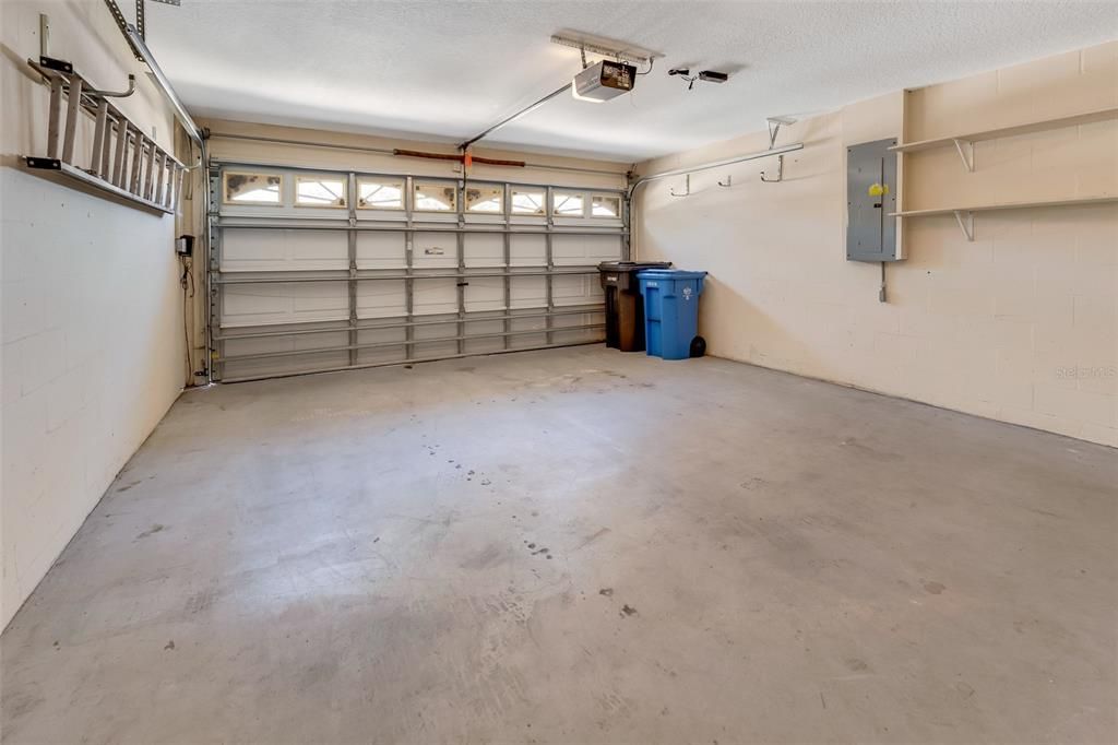 Garage, Interior