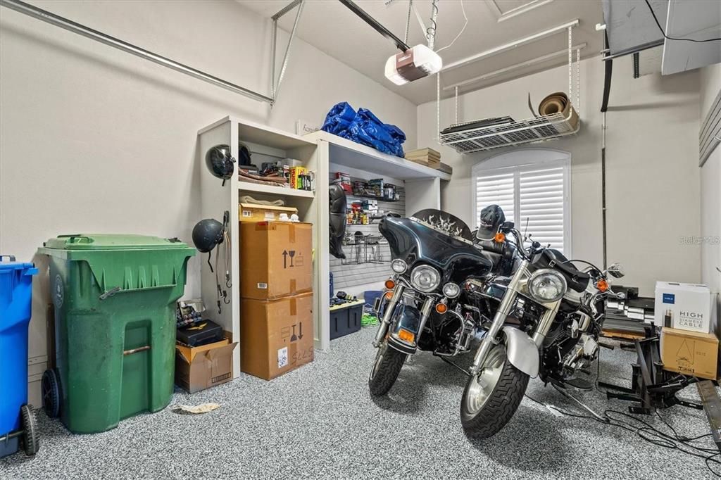 Garage, Interior