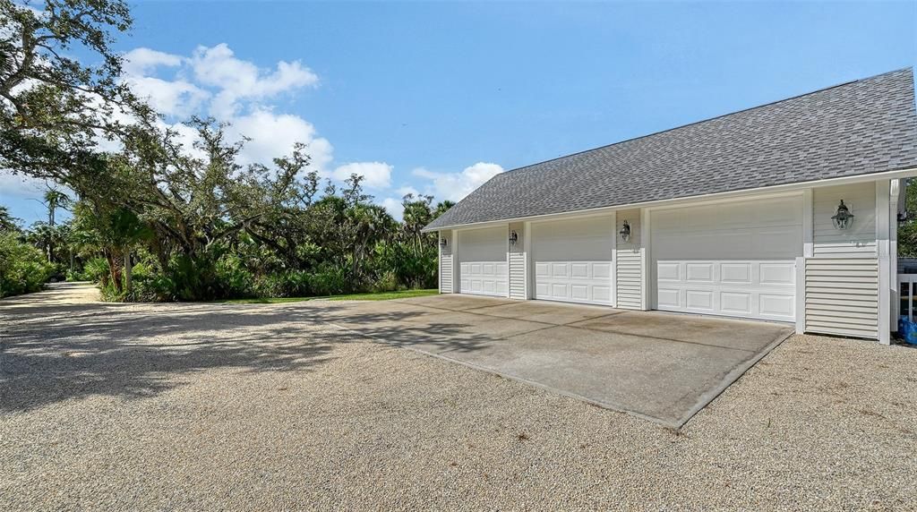 Detached Garage, Exterior