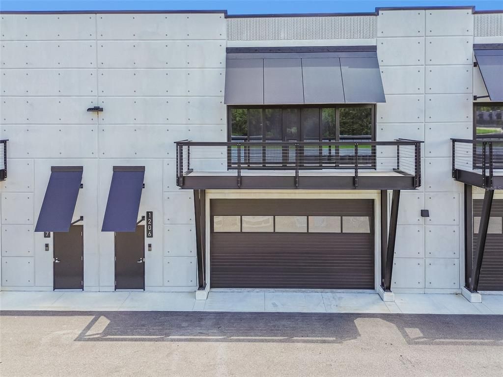 Exterior, Facade, Modern