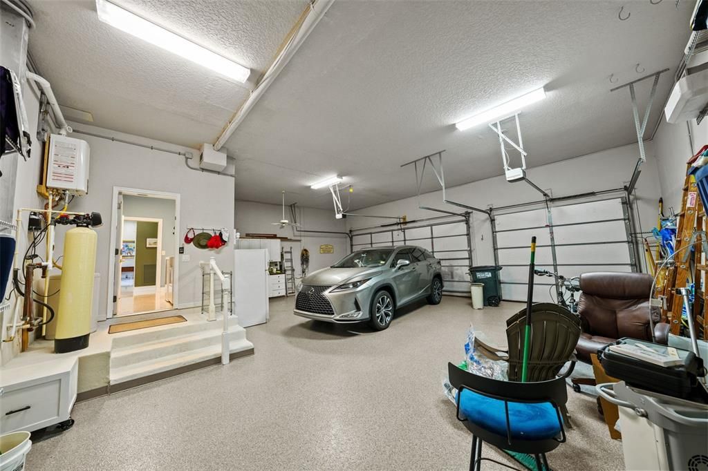Garage, Interior