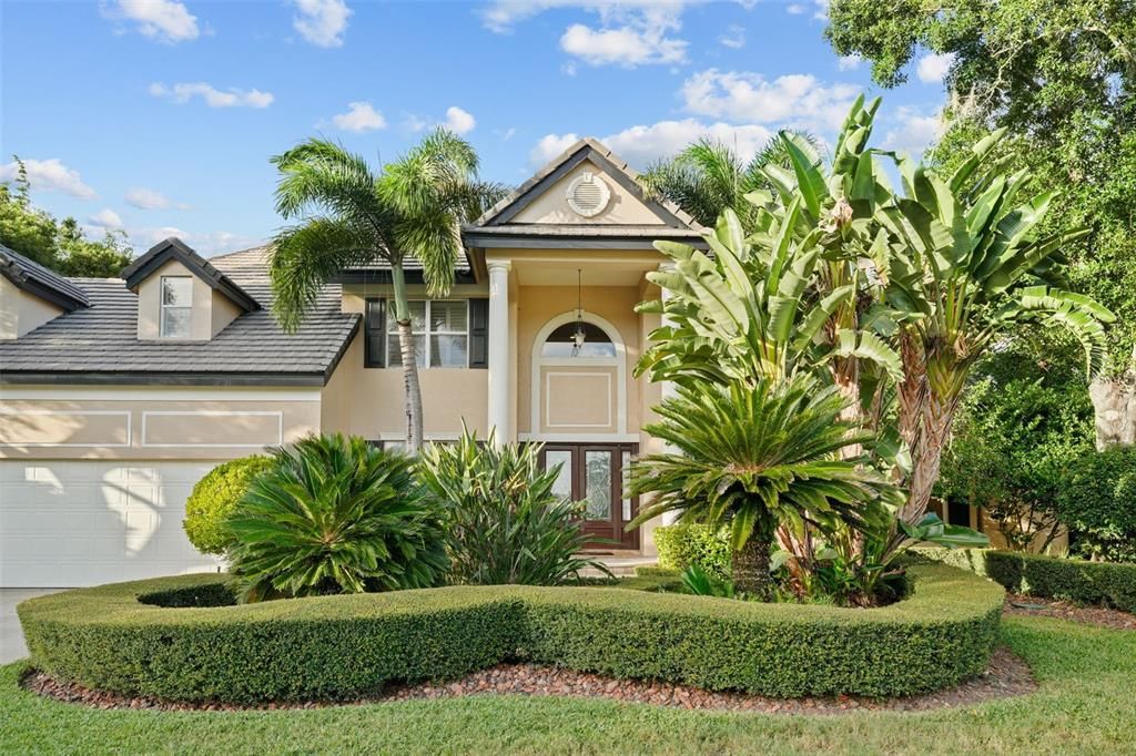Attached, Exterior, Facade, Queen Anne Victorian