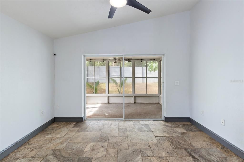 Empty room, Interior
