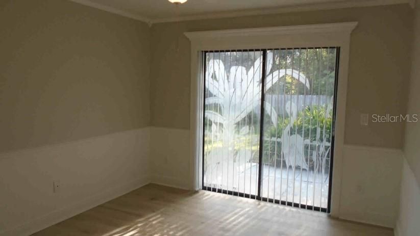 Empty room, Interior