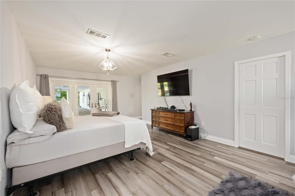 Bedroom, Interior, Pendant Lights, Wood Texture Flooring