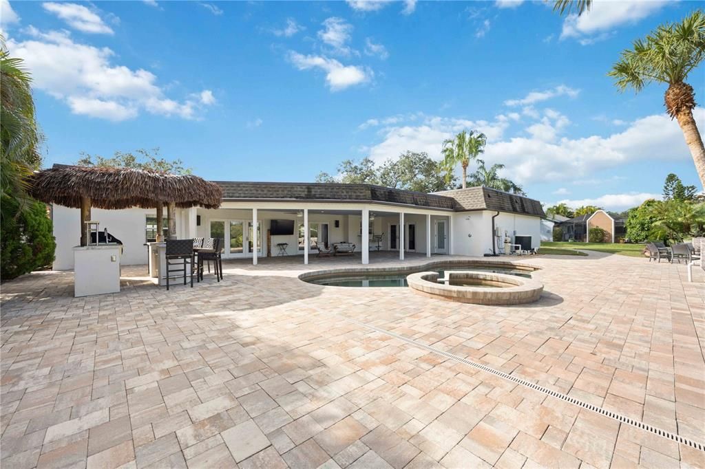 Exterior, Outdoor Kitchen, Pool