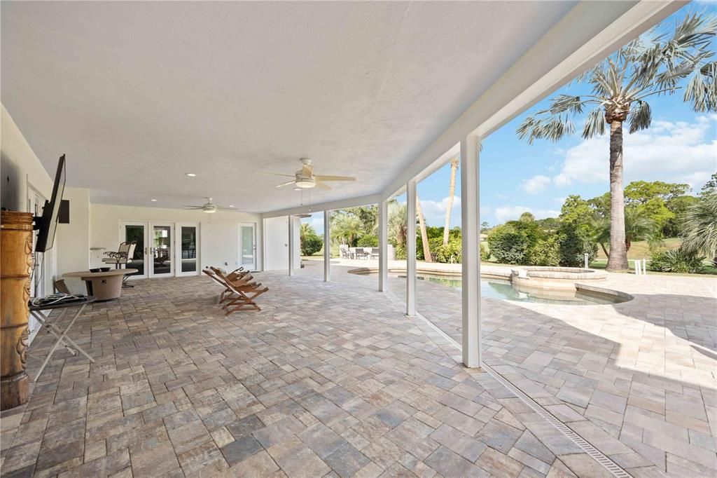 Exterior, Pool, Recessed Lighting
