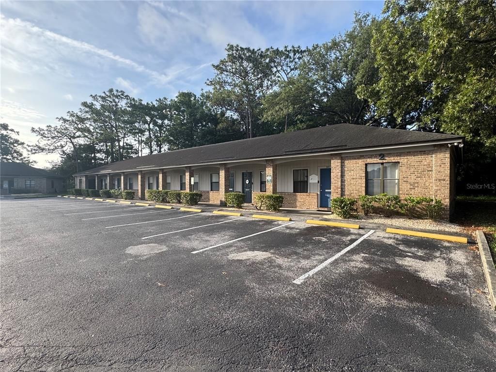 Exterior, Facade, Brick Facade, Ranch