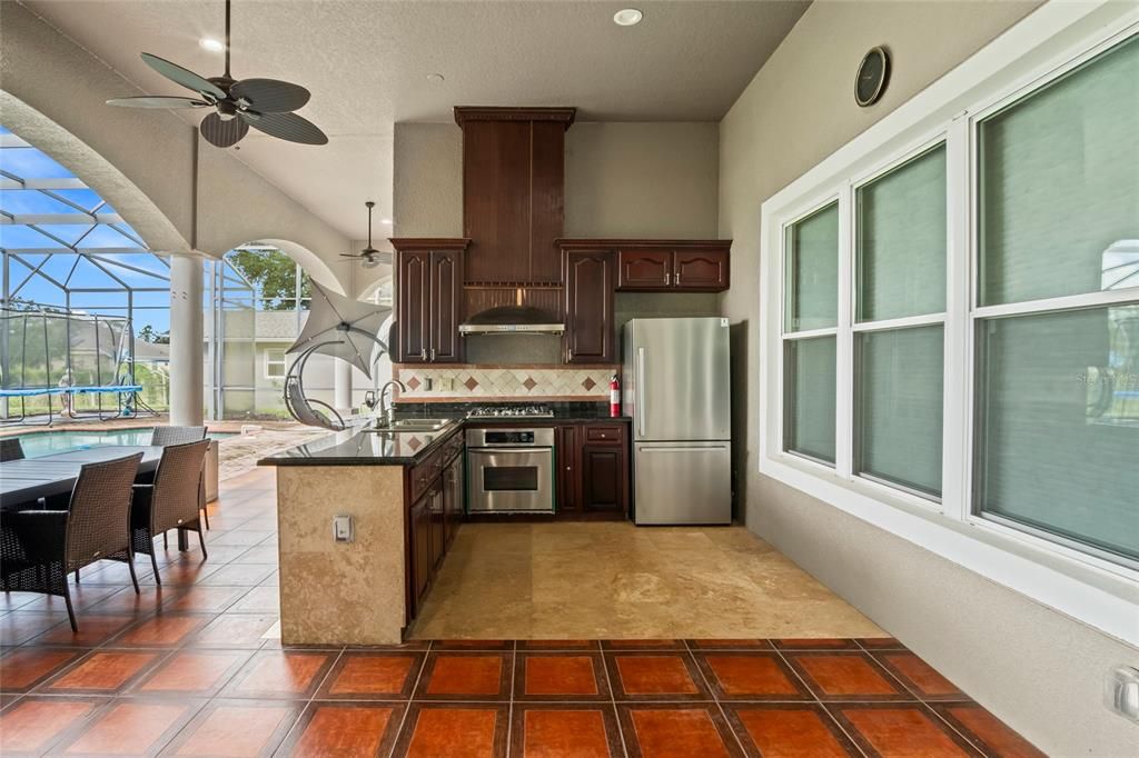 Dining room, Interior, Kitchen, Recessed Lighting, Stainless Steel Appliances