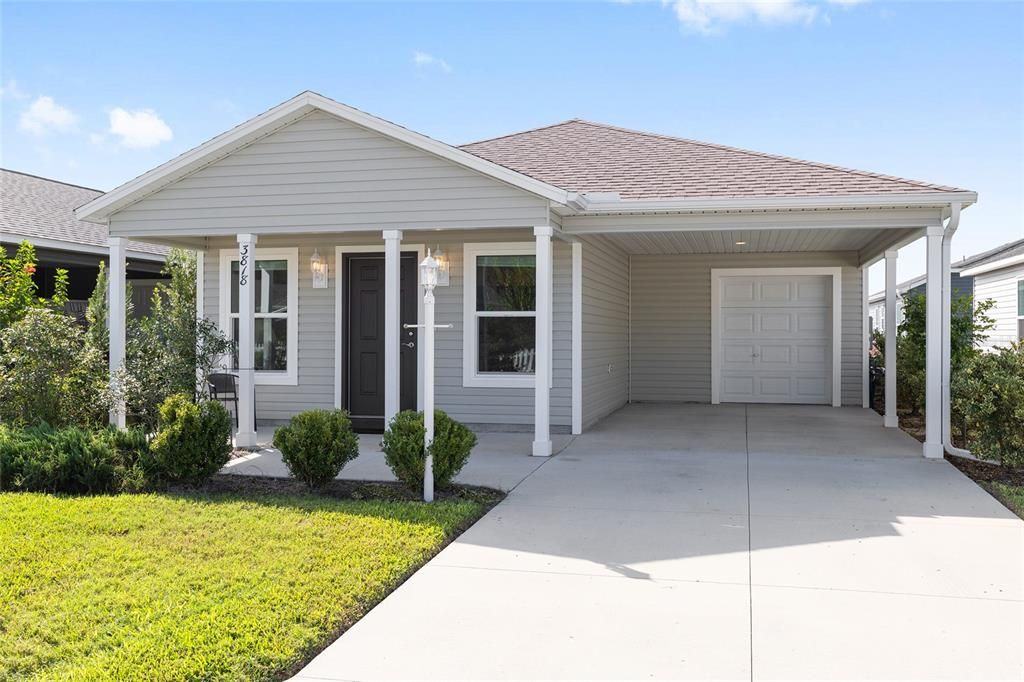 Attached, Exterior, Facade, Ranch