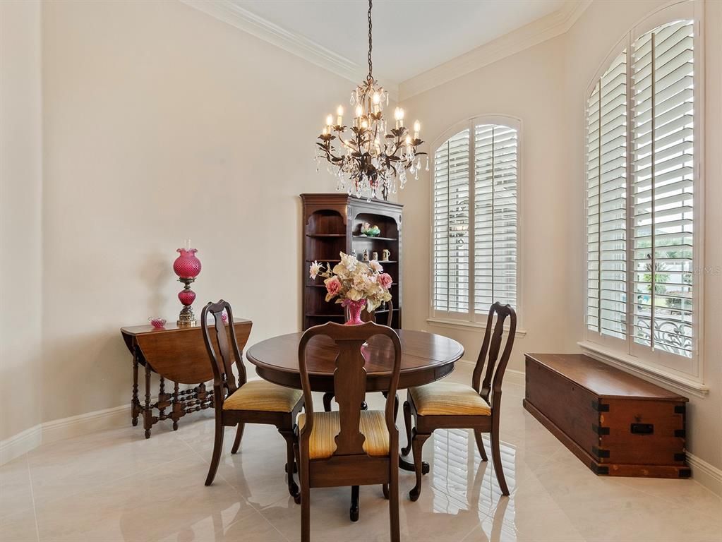 Chandelier, Dining room, Interior