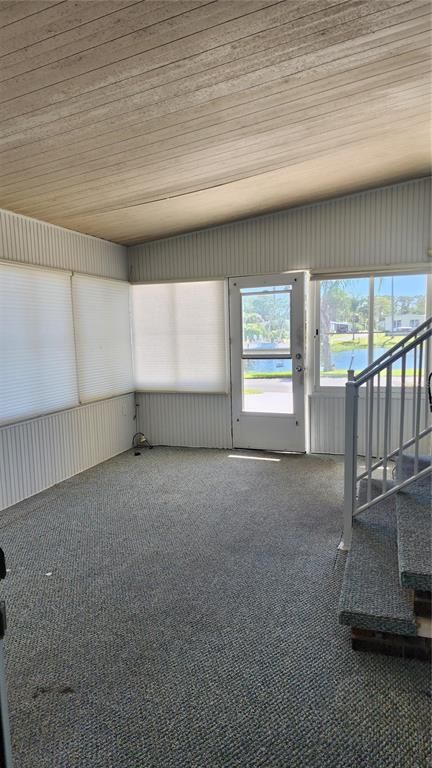 Empty room, Interior, Wooden Ceilings