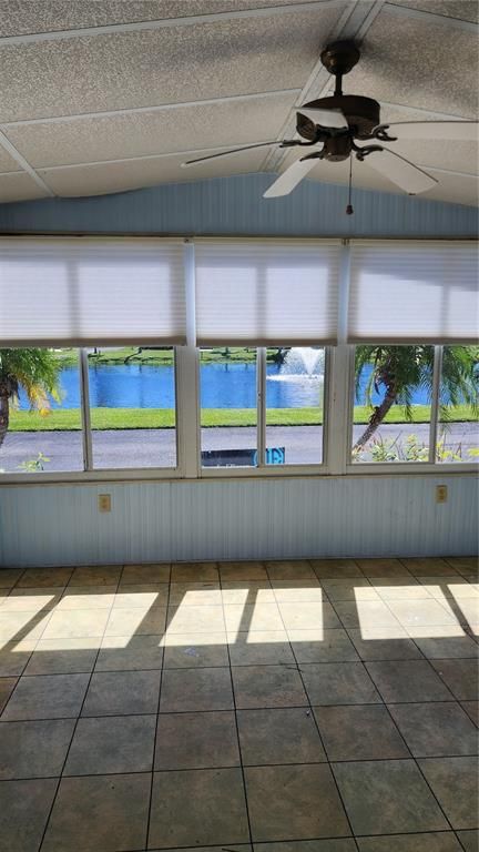 Interior, Sun Room, Water
