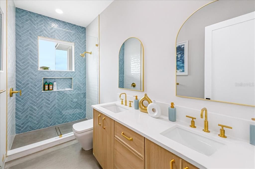 Bathroom, Dual Sink Vanities, Interior, Recessed Lighting