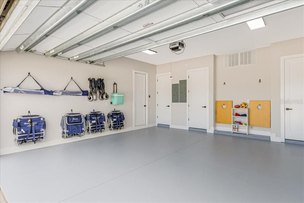 Garage, Interior