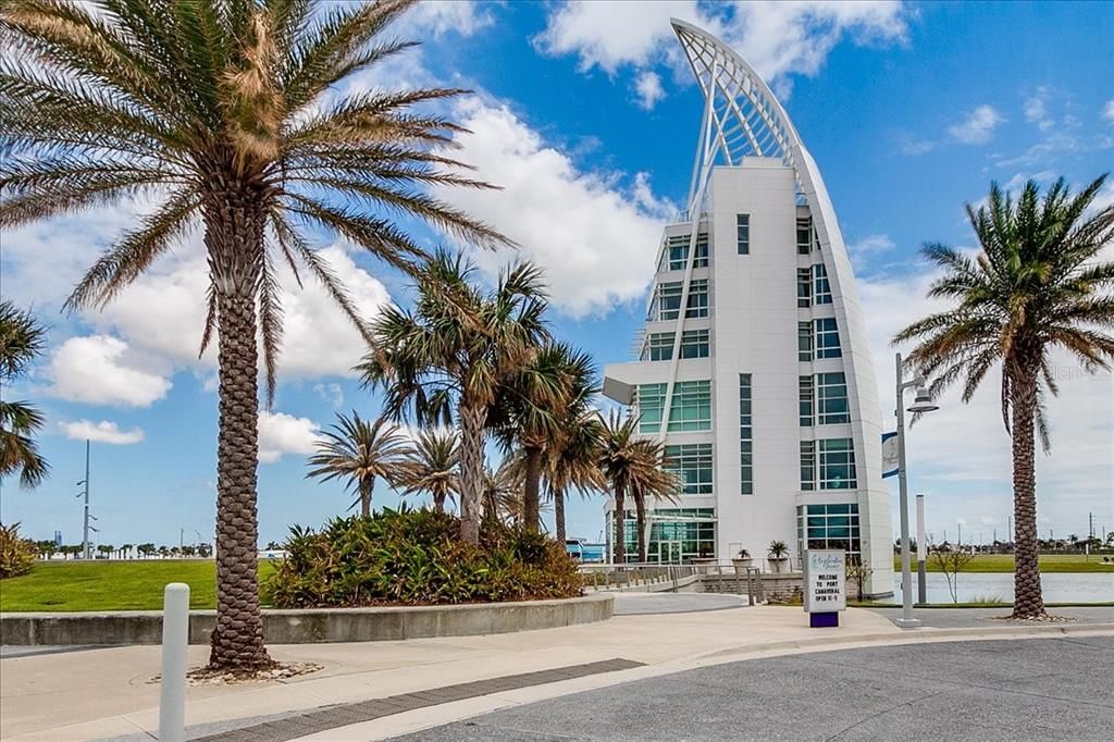 Exterior, Facade, Condo Building