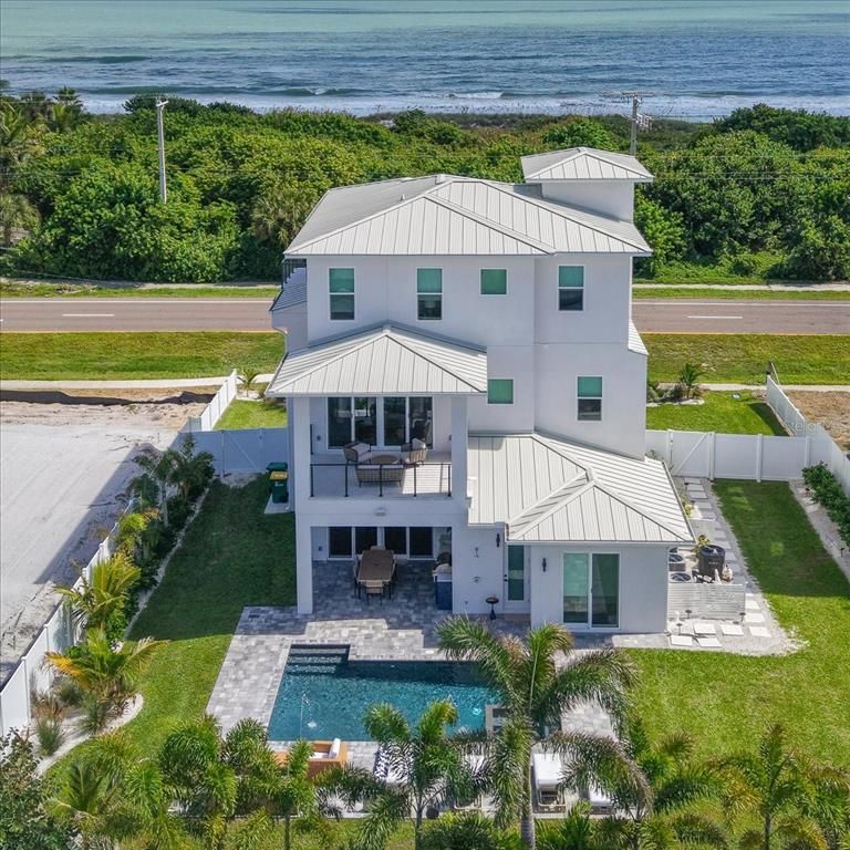 Exterior, Drone
