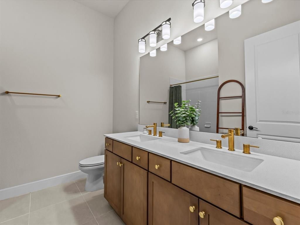 Bathroom, Dual Sink Vanities, Interior