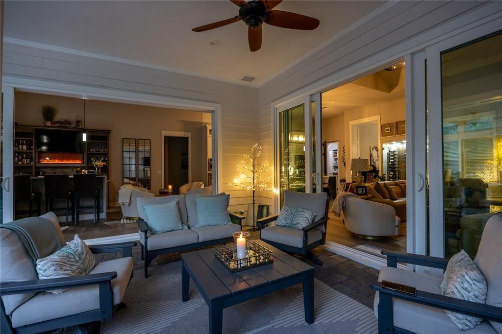 Dining room, Interior, Living room, Pendant Lights